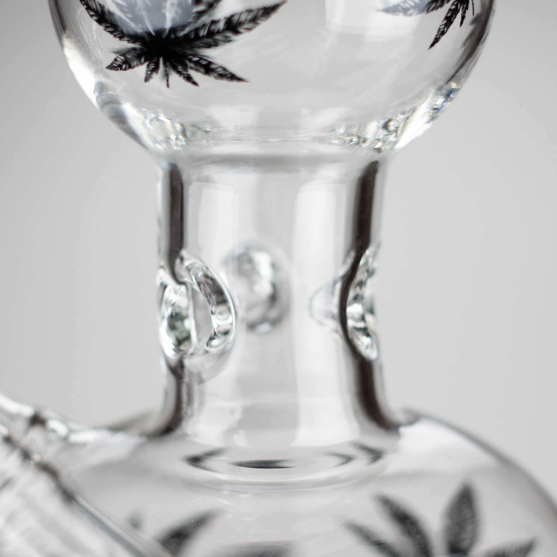 11" Rourd Shape Glass Bong With Leaf Design_11